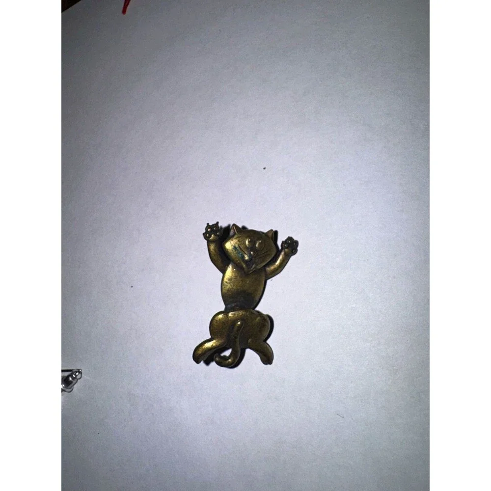 Gold Tone Metal Cat Pin Brooch No Stone Animal Raised Arms Vintage Style JJ